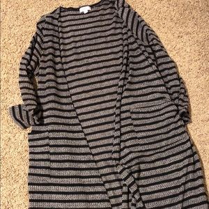 EUC Lularoe Large Black/gray Sarah
